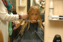 Cargar imagen en el visor de la galería, 4054 Yara 3 cut haircut mom controlled in Kassel salon