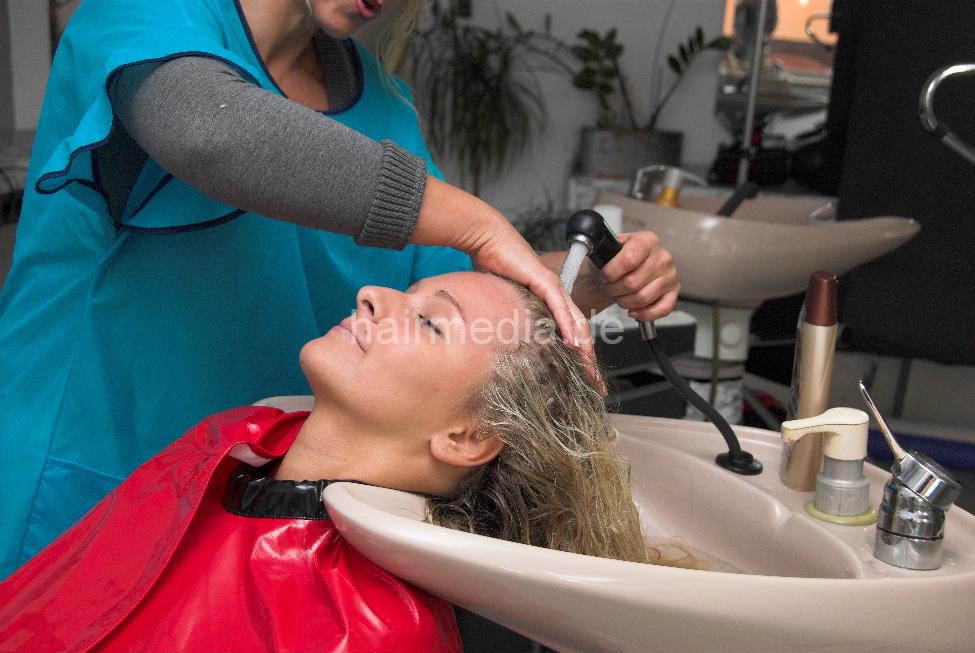 198 Amalia long blonde hair in salon 3 backward hairwash by curly mom