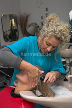 Cargar imagen en el visor de la galería, 198 Amalia long blonde hair in salon 3 backward hairwash by curly mom