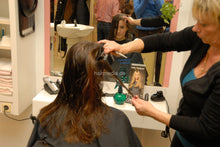 Laden Sie das Bild in den Galerie-Viewer, 6187 Anastasia 2 trim haircut Kassel Salon