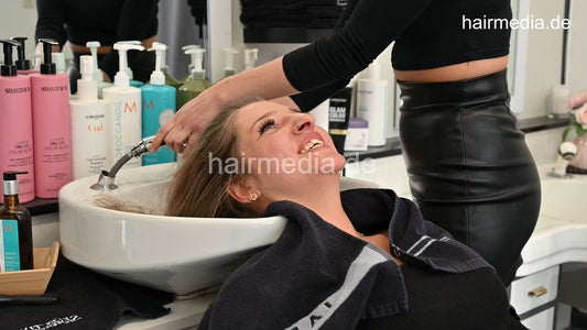 1050 230226 private livestream Daniela by MichelleH shampoo and blow