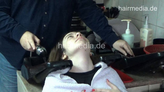 6217 Mother JelenaM and teen daughter MajaM: Elena shampoo and set