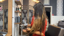 Carica l&#39;immagine nel visualizzatore di Gallery, 1172 AlinaR  21_10_29 self salon shampooing over backward bowl - HD cam video -