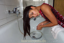 将图片加载到图库查看器，h017 Angelina Suhl self home shampooing 33 min video for download