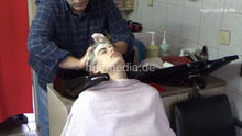 Cargar imagen en el visor de la galería, 6212 IvanaK wetset 1 backward hair face and ear wash by barber