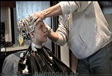 Load image into Gallery viewer, 912 Joe shampooing video forward hairwash