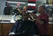Cargar imagen en el visor de la galería, 204 JW2 US barbershop shampoo and haircut by barber MTM