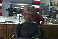 Carica l&#39;immagine nel visualizzatore di Gallery, 204 JW4 US barbershop shampoo and haircut by barber MTM