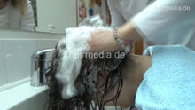 Carica l&#39;immagine nel visualizzatore di Gallery, 8401 JelenaK long thick hair forward shampoo hairwash in barbershop by female barber