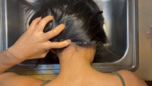 Carica l&#39;immagine nel visualizzatore di Gallery, 1187 Jenny vlog 220329 kitchensink shampooing self hair wash