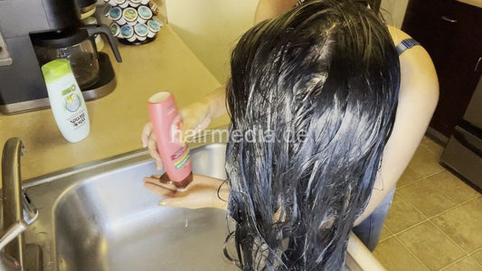 1187 Jenny vlog 220204 kitchensink shampooing