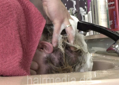 8144 Jessi 1 forward hair wash by barber shampooing vintage Berlin salon Wedding