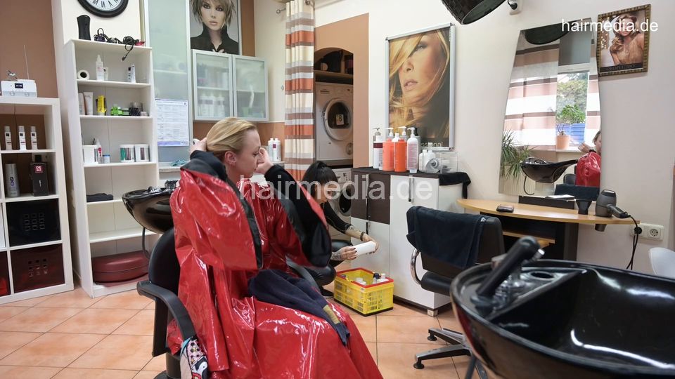 1183 Juli by Jiota 2 pampering ASRM salon shampooing session PVC capes