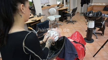 Cargar imagen en el visor de la galería, 1183 Juli by Jiota 2 pampering ASRM salon shampooing session PVC capes