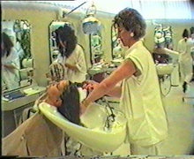 Carica l&#39;immagine nel visualizzatore di Gallery, 0031 misc salon backward shampooing from the 1980s  20 clients