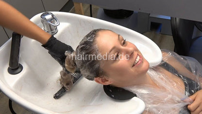 4060 Kyra long hair teen bleaching XXL hair 3 at shampoo station