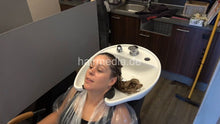 Charger l&#39;image dans la galerie, 4060 Kyra long hair teen bleaching XXL hair 3 at shampoo station