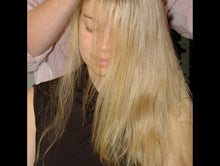 Laden Sie das Bild in den Galerie-Viewer, h043 Loreley at home haircut by hobbybarber Part 1 wash