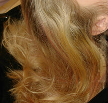 Laden Sie das Bild in den Galerie-Viewer, h043 Loreley at home haircut by hobbybarber Part 1 wash