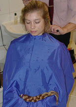 Laden Sie das Bild in den Galerie-Viewer, h043 Loreley at home haircut by hobbybarber Part 2 cut