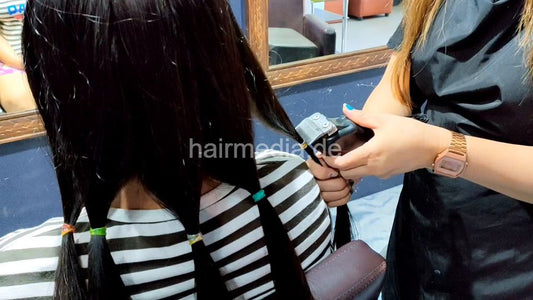 1163 81 Ladies haircut braid cutting
