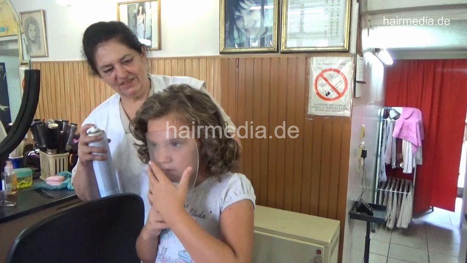 1170 Lea 8 years old girl 3 first wet set ever by mature barberette Ružica
