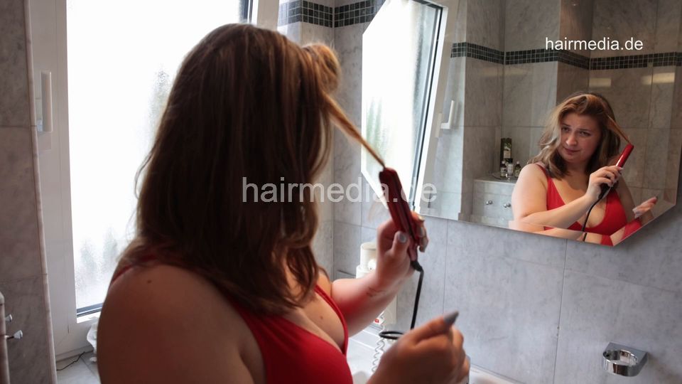 1076 LeaB hair self shower shampooing and haircare