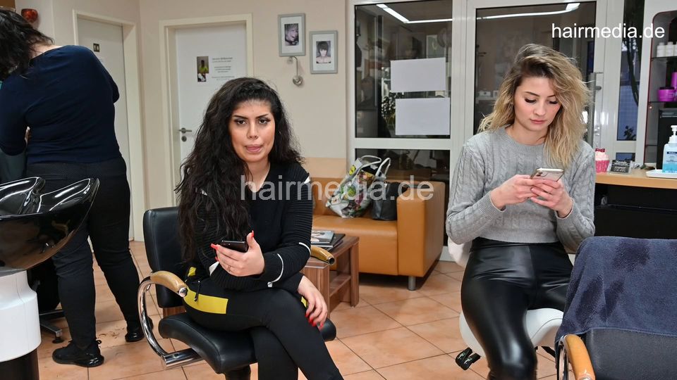 542 Leyla and curly MichelleH leatherpants caping and waiting