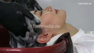 359 Lin second backward shampoo and blow dry, old barber large black gloves