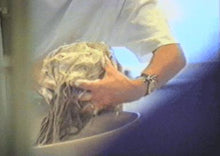 Carica l&#39;immagine nel visualizzatore di Gallery, 0031 misc salon backward shampooing from the 1980s  20 clients