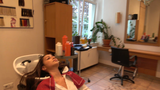 369 MajaH by barber backward wash shampooing long hair