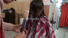 Laden Sie das Bild in den Galerie-Viewer, 6217 Mother and teen daughter: Daughter SaraJ shampoo by barber and cut and wetset