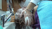将图片加载到图库查看器，8401 MashaRed forward shampoo hairwash and blow style in barbershop by female barber JelenaB