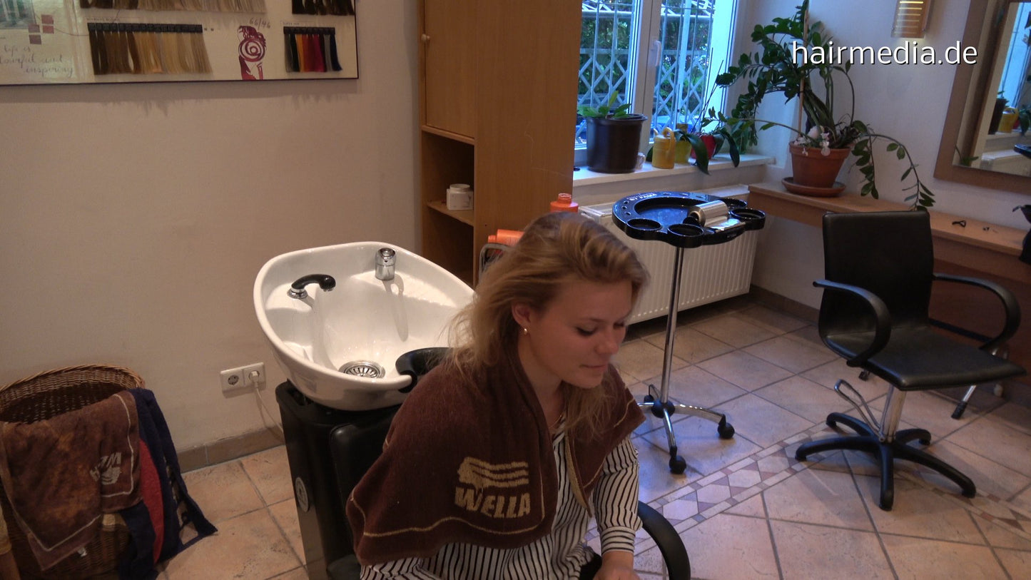 371 MelanieGe 1 by Caroline backward shampoo