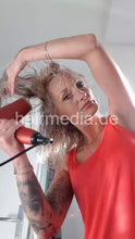 Laden Sie das Bild in den Galerie-Viewer, 1076 Mignon blonde self shampooing forward over tub, blow and straightening