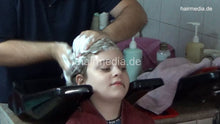 Laden Sie das Bild in den Galerie-Viewer, 1190 Miki young boy 1 backward shampoo by barber backward