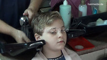 Laden Sie das Bild in den Galerie-Viewer, 1190 Miki young boy 2 second backward shampoo by barber backward