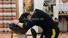 Laden Sie das Bild in den Galerie-Viewer, 540 Nasrin barberette self shampooing and care in salon forward JMK custom