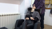 将图片加载到图库查看器，1165 Barberette Neda 220104 leatherpants backward shampooing by barber saloncam