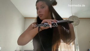1076 NicoleP self brushing and curling iron XXL nails and hair