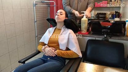 6207 Nina 3 backward salon shampooing hair and ear by barber cam 2 facecam