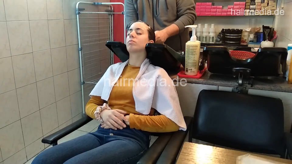 6207 Nina 3 backward salon shampooing hair and ear by barber cam 2 facecam