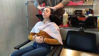 6207 Nina 3 backward salon shampooing hair and ear by barber cam 2 facecam