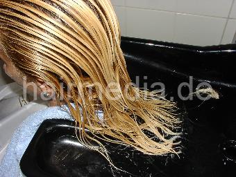 3913 Patrizia blonde home wash in mobile sink by male barber