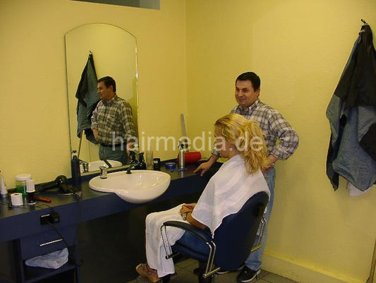 3913 Patrizia blonde salon forward wash by strong turkish barber and blow