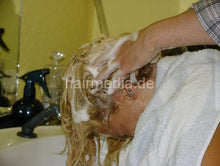 Laden Sie das Bild in den Galerie-Viewer, 3913 Patrizia blonde salon forward wash by strong turkish barber and blow