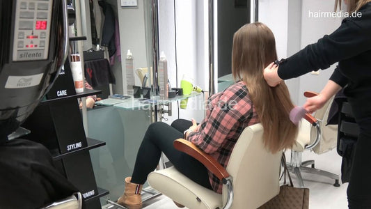 1168 Patrycja pregnant 1 dry cut and backward salon shampooing by barberette Justyna