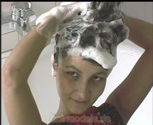 Charger l&#39;image dans la galerie, h017 Angelina Suhl self home shampooing 33 min video for download
