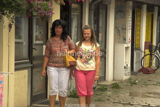 1105 Saska teen 1 shampooing serbian salon backward manner