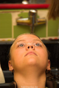 1105 Saska teen 1 shampooing serbian salon backward manner